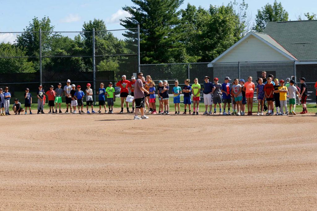 Baseball team lined up